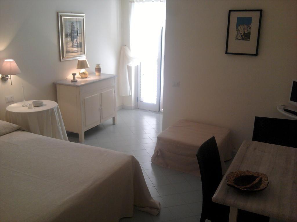 Proserpina Tropea Bilik gambar