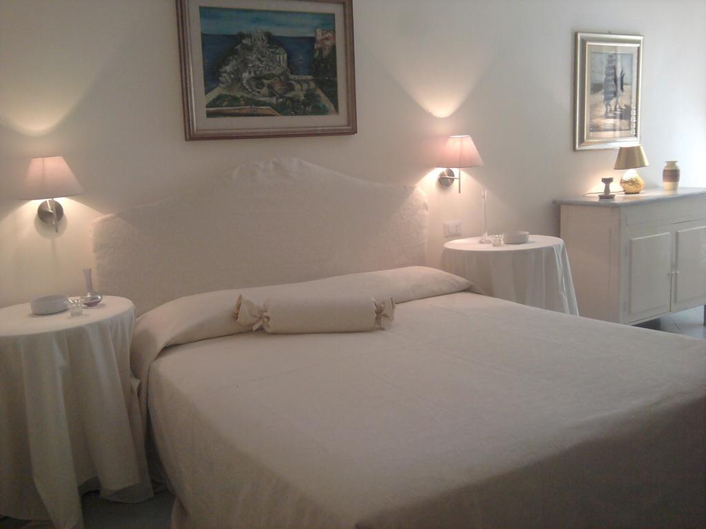 Proserpina Tropea Bilik gambar